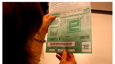 Dos empleadas de una empresa de energía le pagaron la luz a una jubilada quebrada en llanto Dos empleadas de una empresa de energía le pagaron la luz a una jubilada quebrada en llanto