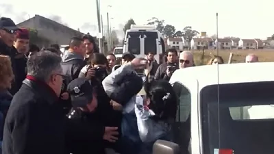 Así fue la salida de Macri tras la represión de la policía en Mar del Plata Así fue la salida de Macri tras la represión de la policía en Mar del Plata
