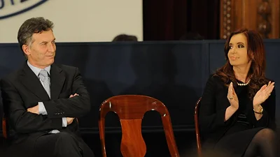 Se derrumba la aprobación al Gobierno y la imagen de Macri y crece Cristina Se derrumba la aprobación al Gobierno y la imagen de Macri y crece Cristina