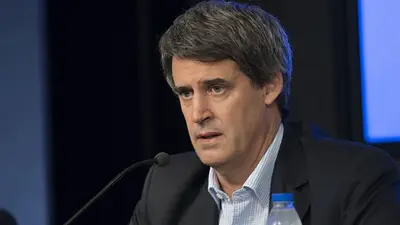 Prat Gay amenazó con suspender la obra pública si la Corte frena el tarifazo Prat Gay amenazó con suspender la obra pública si la Corte frena el tarifazo