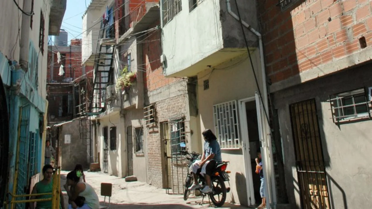 El diario más leído de España advierte sobre la "miseria imposible de ocultar" en Buenos Aires