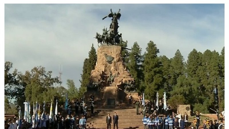 Macri: "Hay dirigentes que quieren todos los días poner un palo en la rueda"