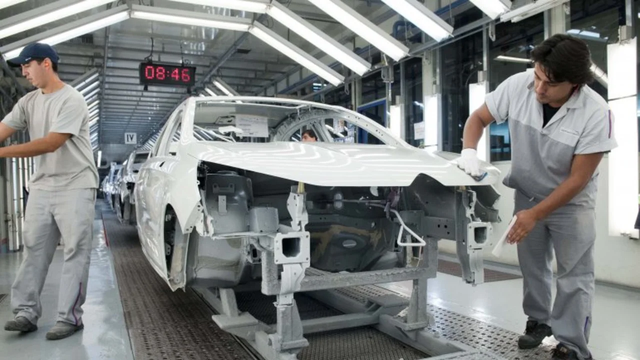 Crisis en el sector automotriz: en septiembre, la planta de Fiat sólo operará 7 días