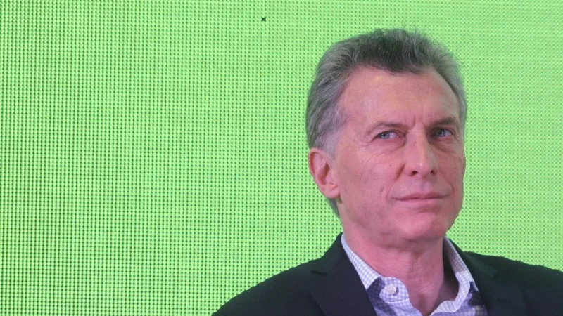 Macri se realizó estudios de control en la rodilla operada