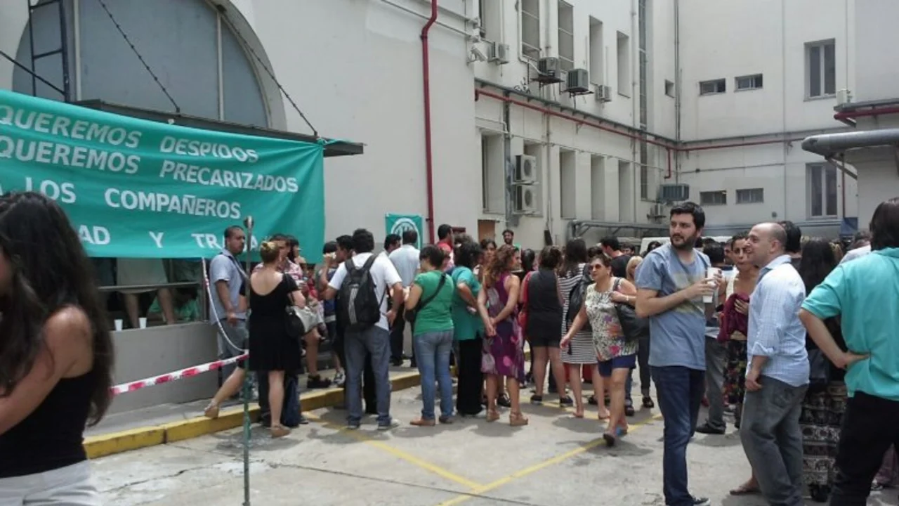 Más despidos en el Estado: ahora echaron a 50 trabajadores en Educación