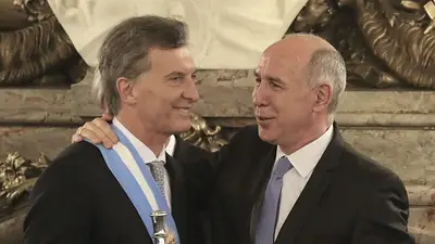 Macri lo llamó enojado por el fallo contra el tarifazo y Lorenzetti lo cruzó: "No somos opositores" Macri lo llamó enojado por el fallo contra el tarifazo y Lorenzetti lo cruzó: "No somos opositores"