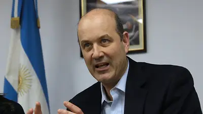 Sturzenegger cruzó a Prat Gay: dijo que "no hay una reducción sostenida de la inflación" Sturzenegger cruzó a Prat Gay: dijo que "no hay una reducción sostenida de la inflación"