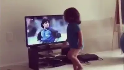 VIRAL: Un nene de dos años que baila al ritmo de Maradona VIRAL: Un nene de dos años que baila al ritmo de Maradona