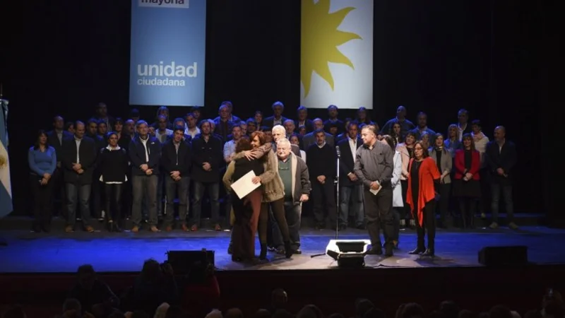 Elecciones: hay 13 encuestas que marcan un rotundo triunfo de Cristina en las PASO