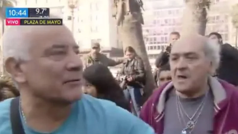 TN fue a cubrir el bananazo y pasó un mal momento al aire