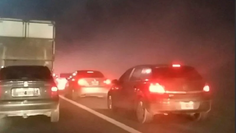 Choferes de micro cortan ambas manos de la autopista Buenos Aires- La Plata