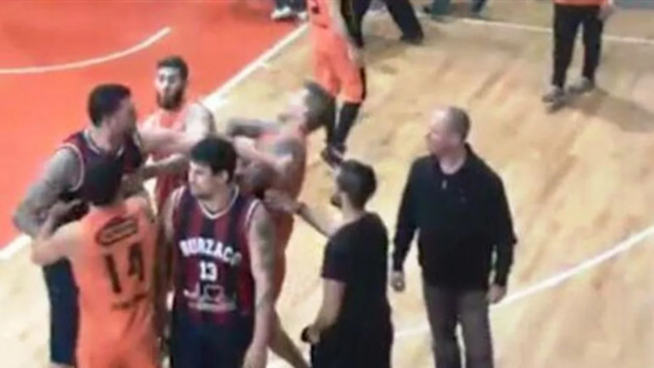 Gaby Fernández a golpeó en la cara a un rival durante un partido
