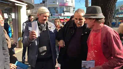 Una candidata de Guillermo Moreno denunció que fue golpeada por punteros de Cambiemos Una candidata de Guillermo Moreno denunció que fue golpeada por punteros de Cambiemos
