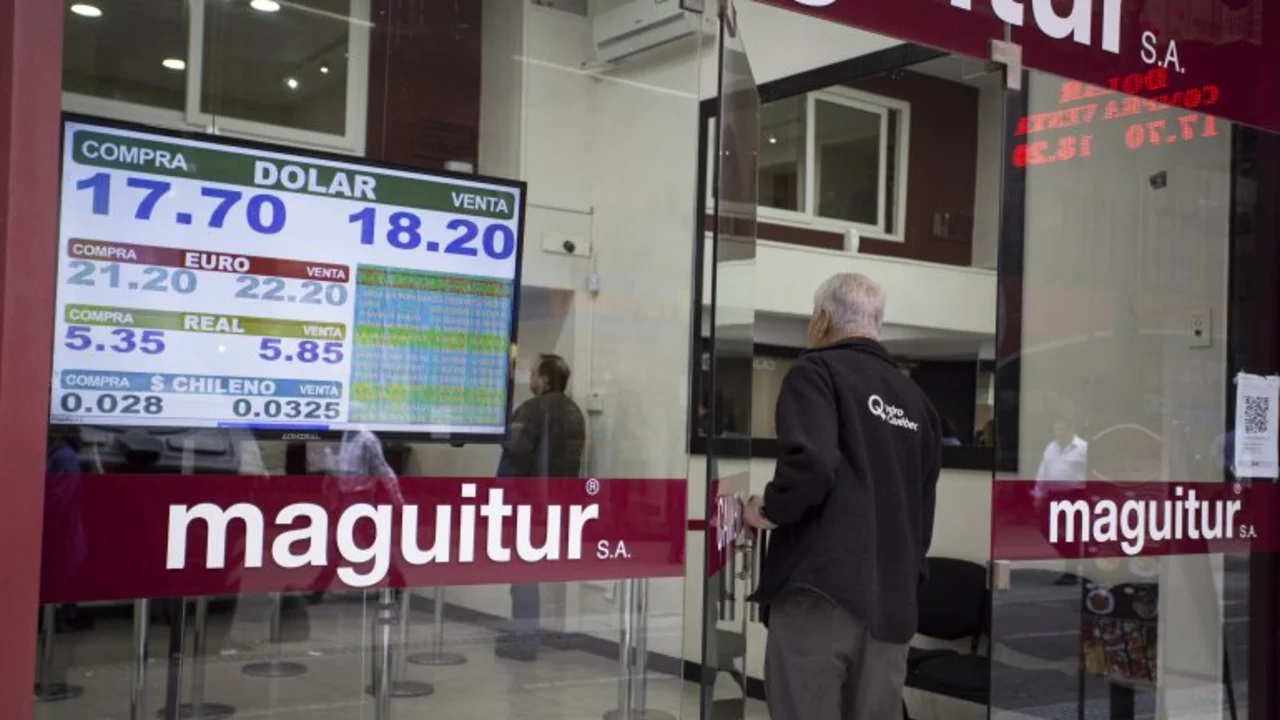 Los bancos pusieron un "cepo al dólar" informal ante el aumento de demanda