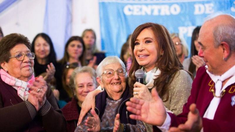 A seis días de las PASO, Cristina le saca casi seis puntos a Bullrich