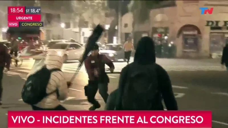 Incidentes en el Congreso: una protesta terminó con agresión a los equipos de C5N y TN