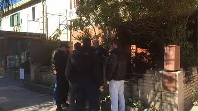 ESCÁNDALO: Detuvieron a un puntero del PRO por repartir dinero y boletas de Cambiemos ESCÁNDALO: Detuvieron a un puntero del PRO por repartir dinero y boletas de Cambiemos