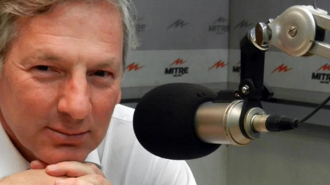 Longobardi habló sobre los extranjeros que estudian en el país y se peleó con los oyentes de Mitre