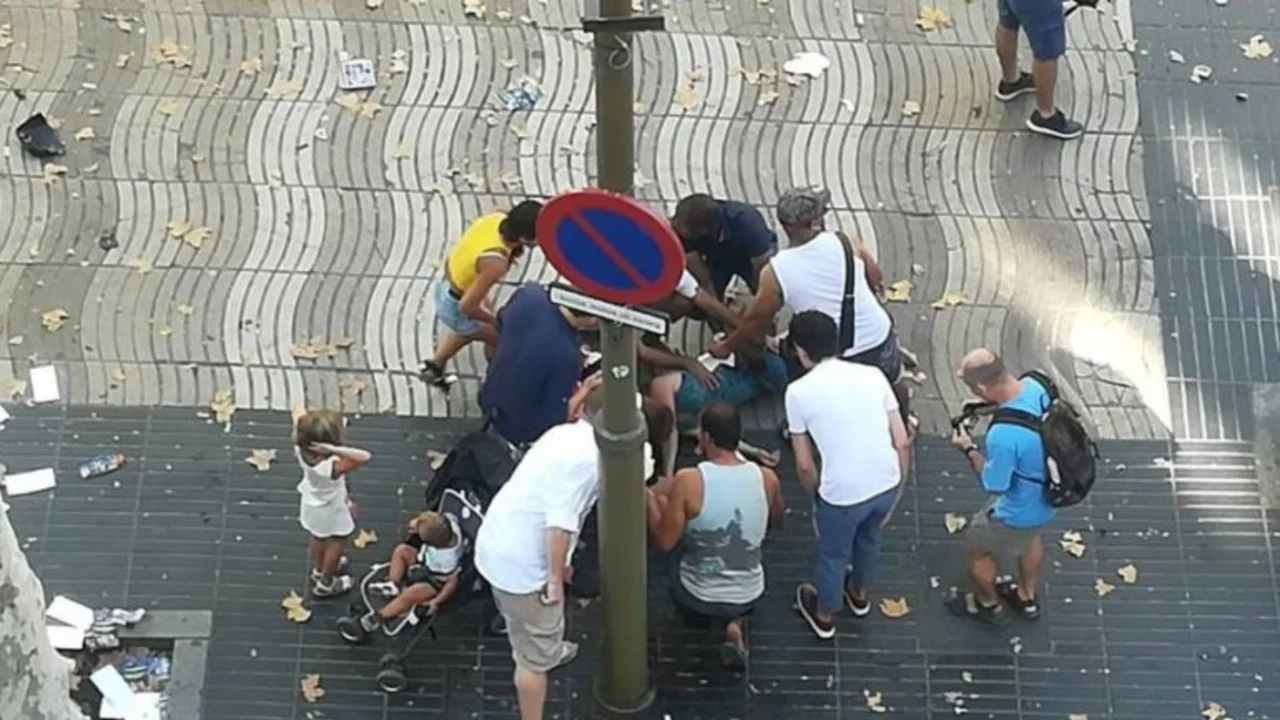Atentado en Barcelona: una camioneta arrolló y mató al menos a 13 personas