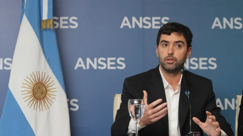 Basavilbaso insistió en que "no hay un proyecto para aumentar la edad jubilatoria"