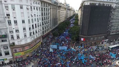 La CGT marcha a Plaza de Mayo en rechazo a la flexibilización laboral La CGT marcha a Plaza de Mayo en rechazo a la flexibilización laboral