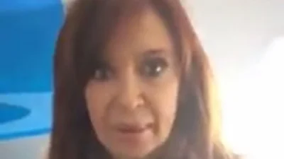 Un trabajador de Aerolíneas le pidió un saludo a Cristina en pleno vuelo: esto pasó Un trabajador de Aerolíneas le pidió un saludo a Cristina en pleno vuelo: esto pasó