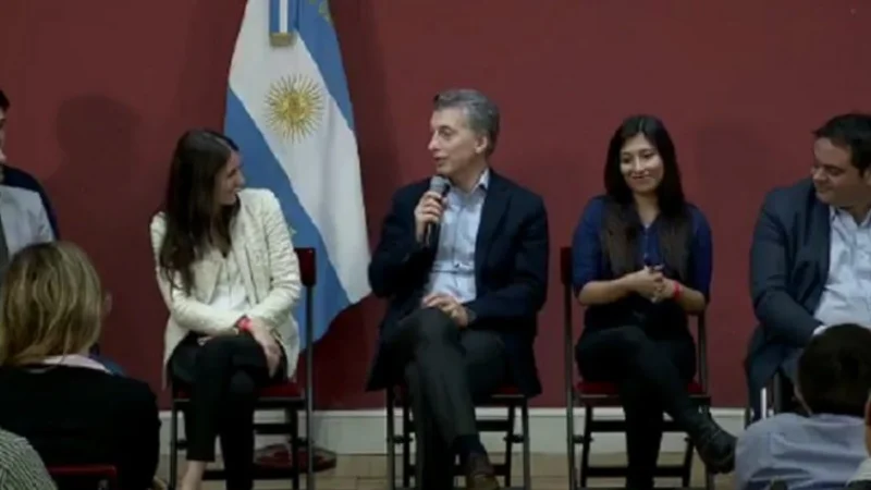 El piropo de Macri que incomodó a una joven trabajadora