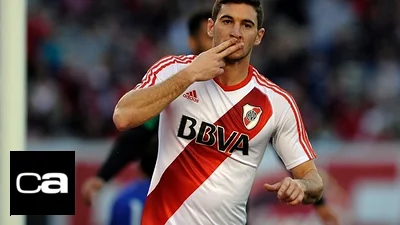 Escándalo: Alario le escondió a River un detalle de su pase y los hinchas estallaron de bronca Escándalo: Alario le escondió a River un detalle de su pase y los hinchas estallaron de bronca