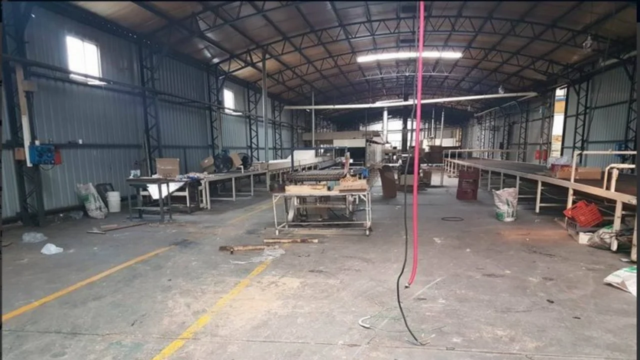 Miércoles negro para el empleo: cerró una planta textil y una fábrica de galletitas