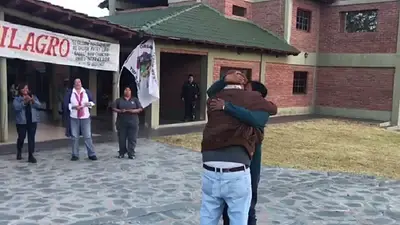 El emotivo reencuentro de Sala con Raúl Noro en la casa donde cumple domiciliaria El emotivo reencuentro de Sala con Raúl Noro en la casa donde cumple domiciliaria