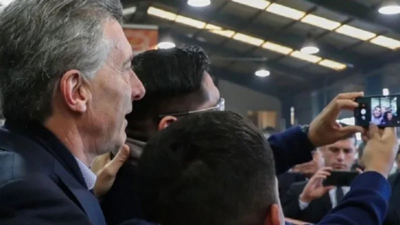 Macri fue a visitar una planta de Renault y ahora suspenderán a los trabajadores