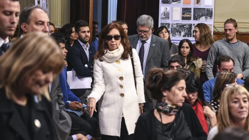 Vuelve Cristina Kirchner mañana en medio de la persecución judicial