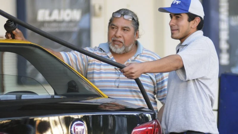 Suba de la nafta: Shell aumenta 5,6% y el litro alcanza los 37 pesos