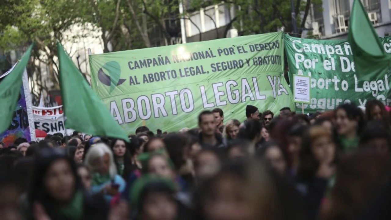 La votación en Argentina por el aborto legal y su impacto en América Latina