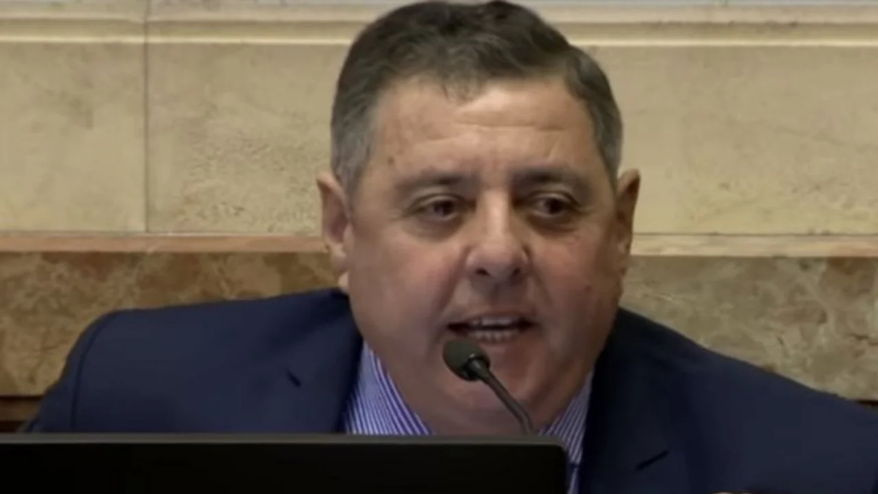 Aborto legal | De Ángeli votará contra la ley para seguir regalando plantas