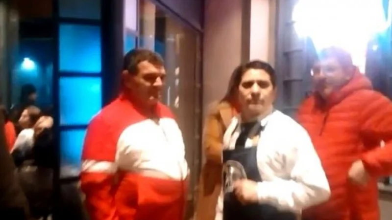 Alfredo Olmedo fue escrachado en un restaurant y se tuvo que ir