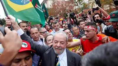 El PT presentó a Lula como su candidato ante la Justicia Electoral El PT presentó a Lula como su candidato ante la Justicia Electoral
