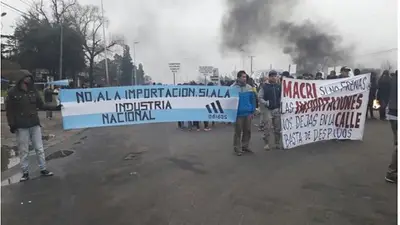 Por las importaciones, cerró una planta que producía para Adidas: 547 trabajadores en la calle Por las importaciones, cerró una planta que producía para Adidas: 547 trabajadores en la calle