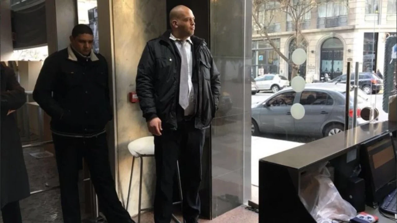 Denuncian que Lombardi mandó patovicas a Télam para impedir el ingreso de trabajadores