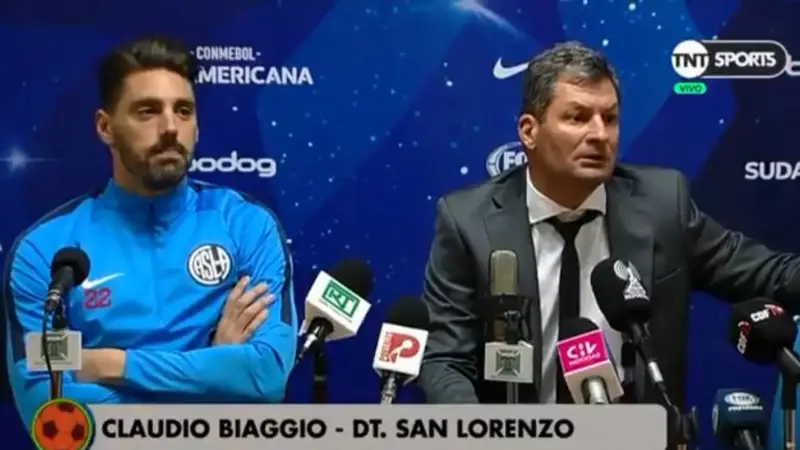 El arquero de San Lorenzo explotó contra Chile: "Se la dan de ejemplo y no lo son"