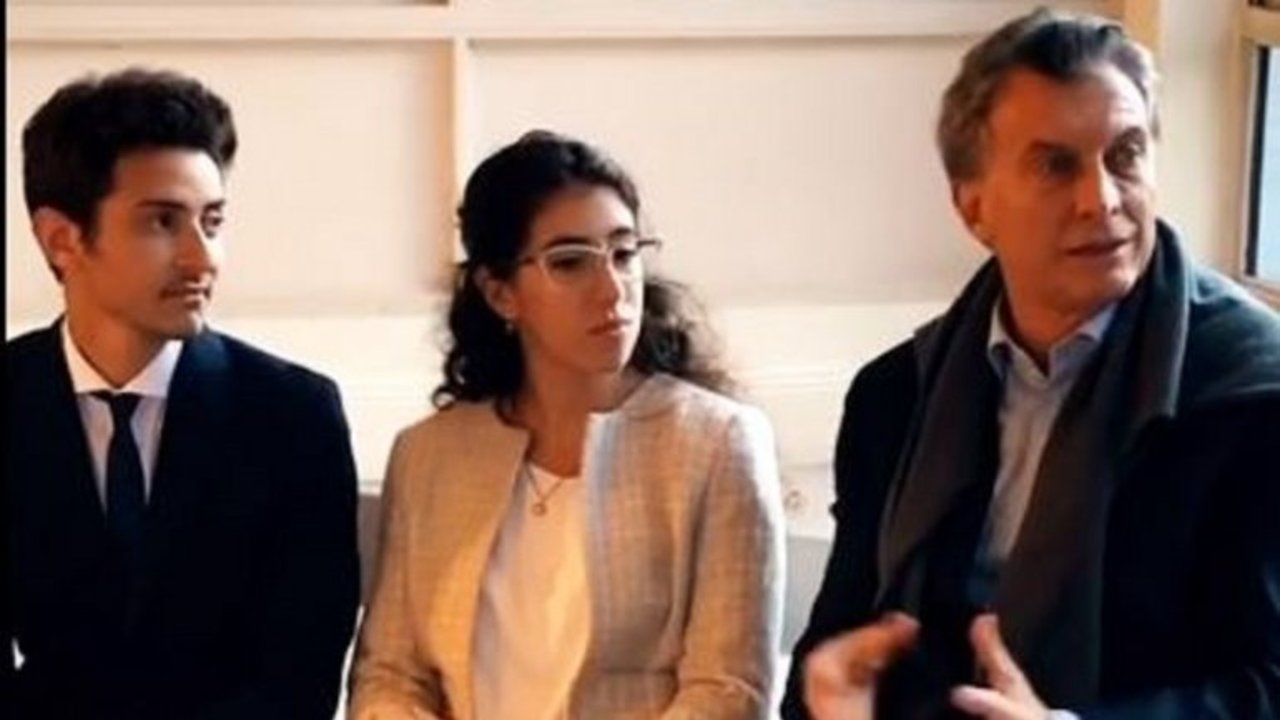 En medio del mega paro de universidades, Macri recibió a premiados de la UBA