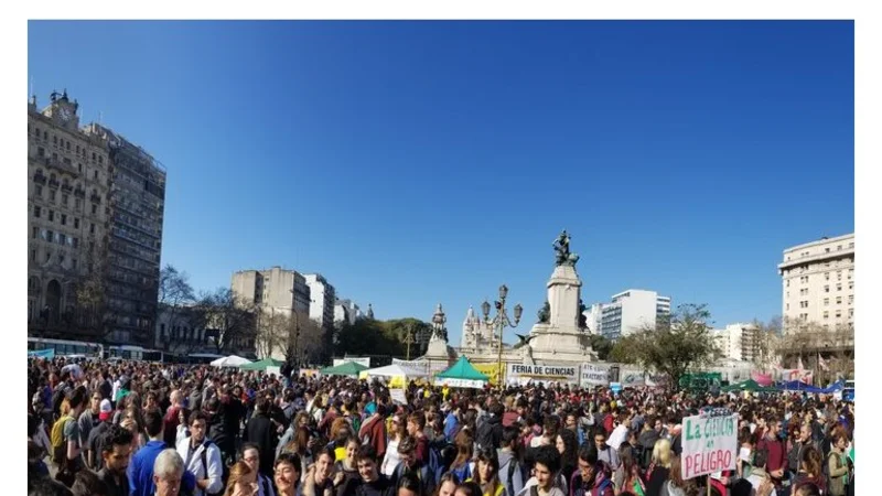 Científicos protestaron contra el recorte del Gobierno