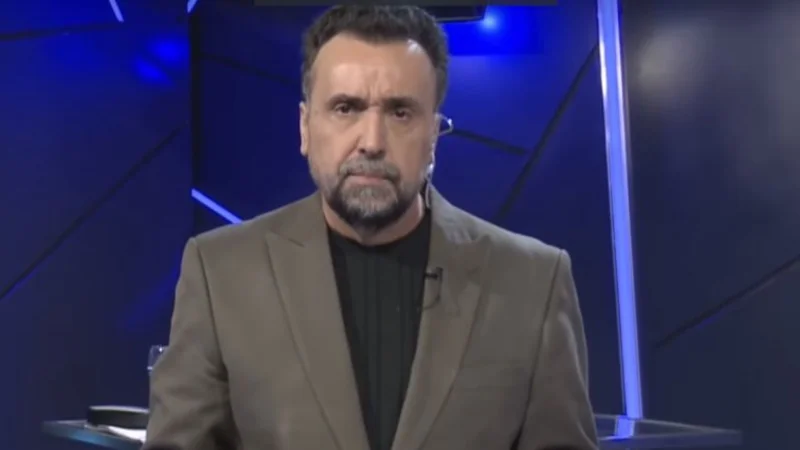 Roberto Navarro anunció el lanzamiento de El Destape radio
