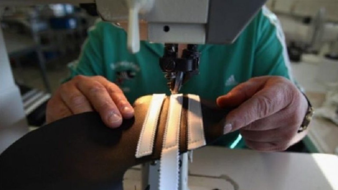 Una empresa que produce para Adidas suspendió 600 trabajadores