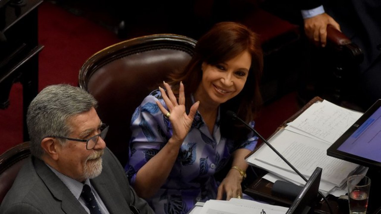 A pesar del caso de los cuadernos, cae la imagen del Gobierno y sube la de CFK