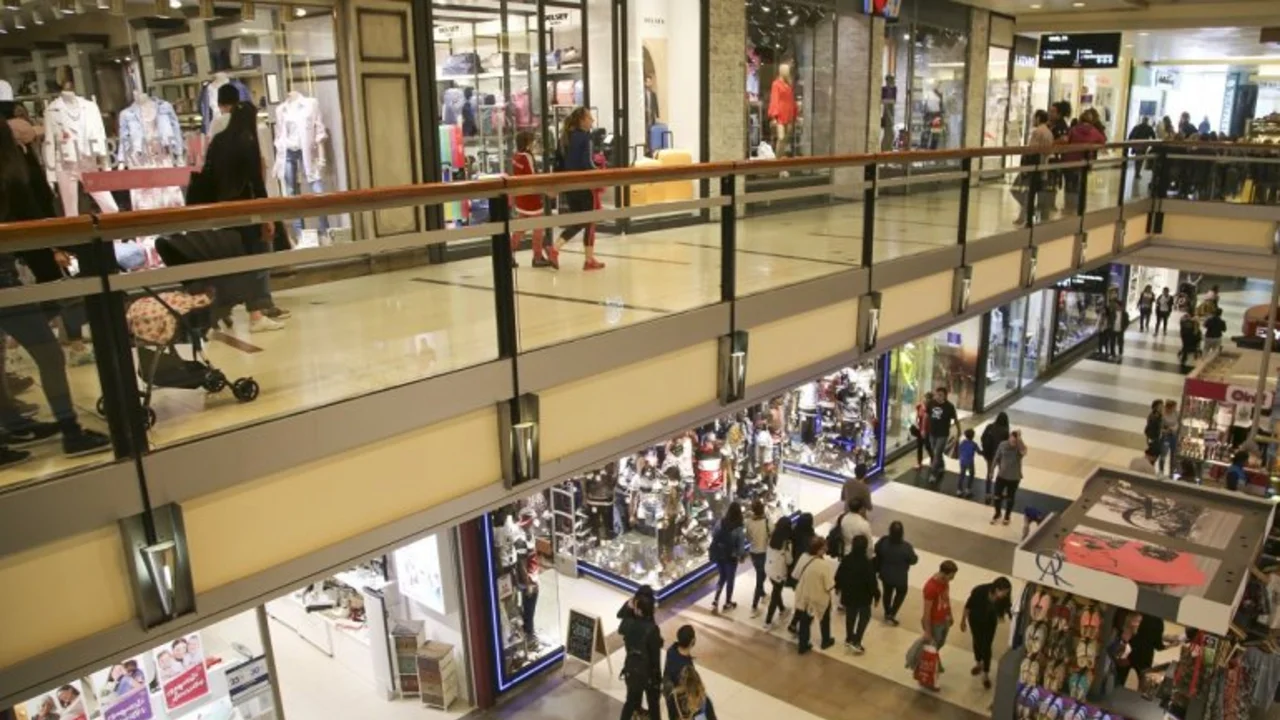 Militando el ajuste: La nota de La Nación que recomienda no ir al shopping