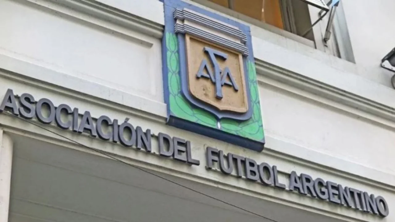 El escandaloso nuevo vínculo entre la AFA y Clarín