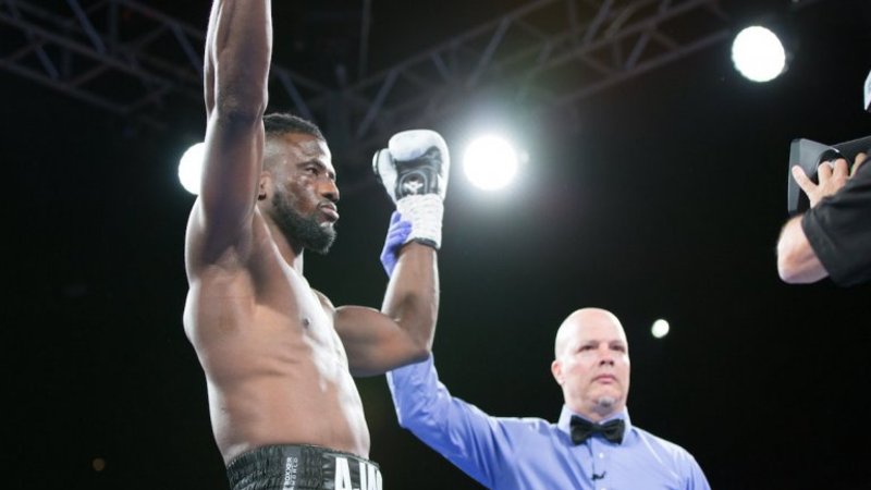 Insólito | Sin tirar un golpe, un boxeador logró la victoria más rápida de la historia