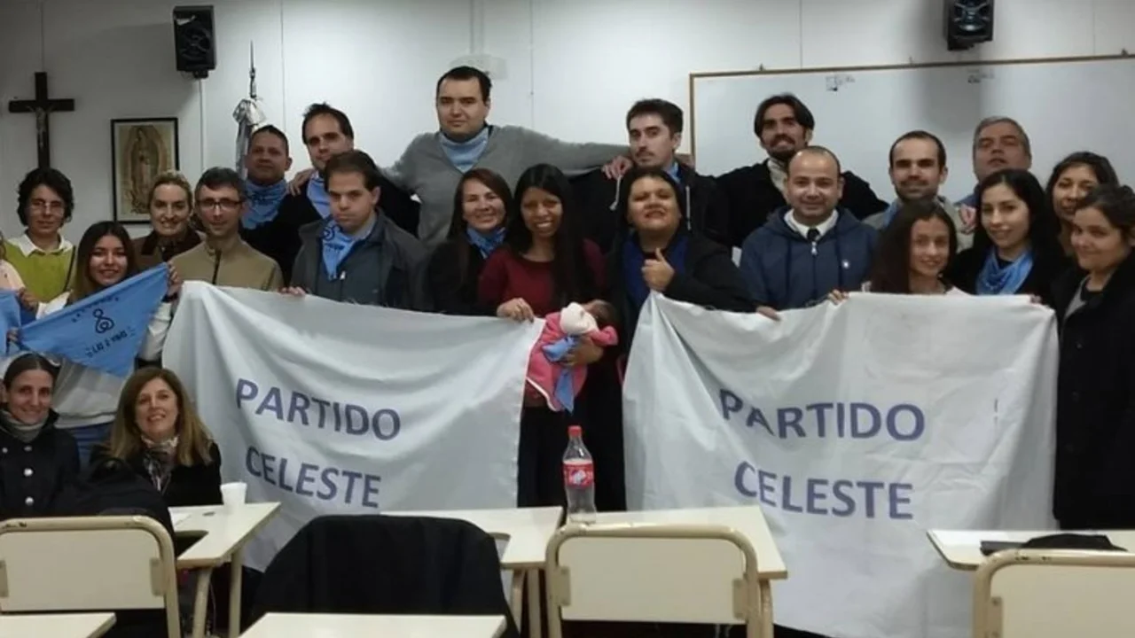 Alerta: grupos ultraconservadores lanzaron el "partido celeste" contra la legalización del aborto