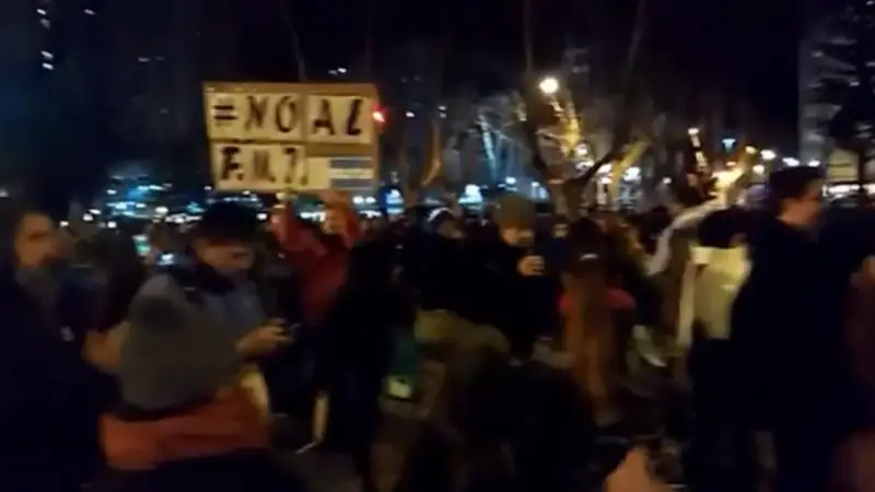 Cacerolazos en distintos puntos del país en contra de la política económica de Macri